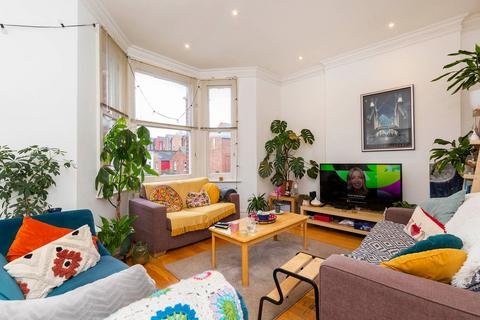 3 bedroom flat to rent, Ebbsfleet Road, London NW2
