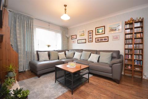 3 bedroom semi-detached house for sale, Thornhill Road, Castleford