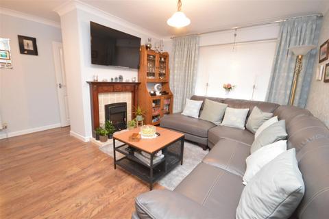 3 bedroom semi-detached house for sale, Thornhill Road, Castleford