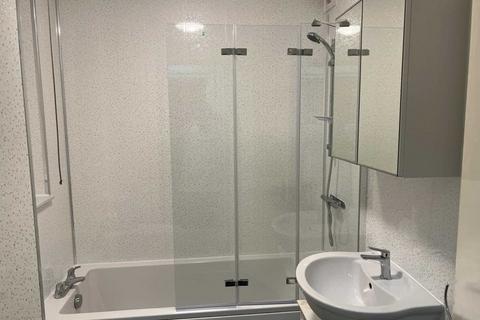 2 bedroom flat to rent, Turnberry Court, Watford, WD19