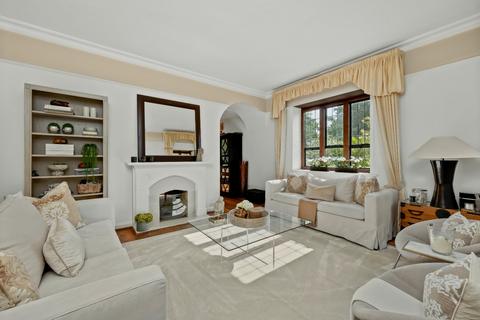 7 bedroom end of terrace house for sale, Yaffle Road, St George's Hill, KT13