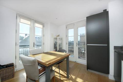 2 bedroom flat to rent, Entwistle Terrace, W6