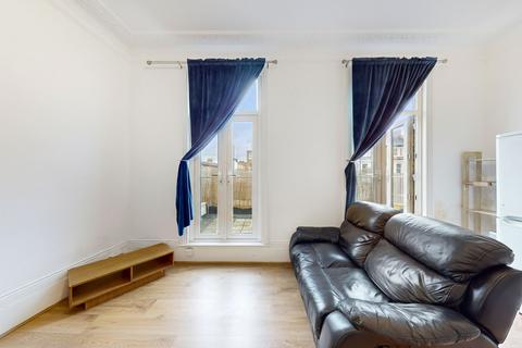 4 bedroom flat to rent, Shepherds Bush Road, London W6