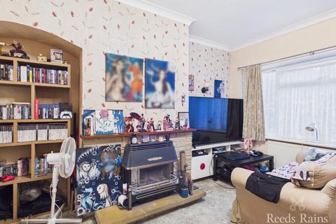 3 bedroom end of terrace house for sale, Sutton View, Hull HU8