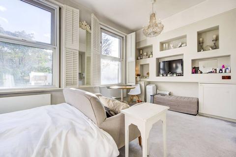 Studio for sale, Fulham Road, Chelsea, London, SW10