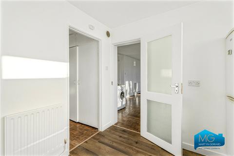 2 bedroom apartment to rent, Nether Street, Finchley Central, London, N3