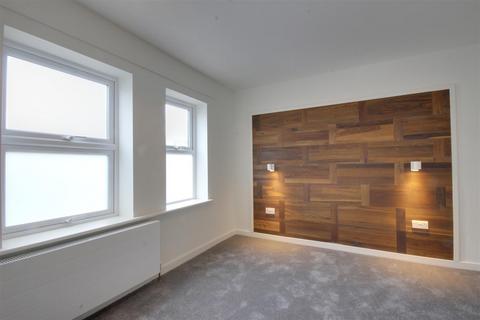 3 bedroom flat to rent, Burlington Road, Enfield