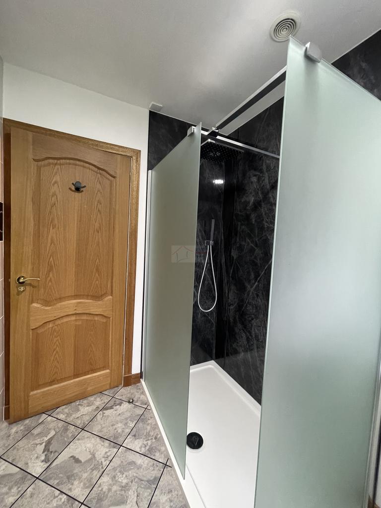 Shower room b.JPG