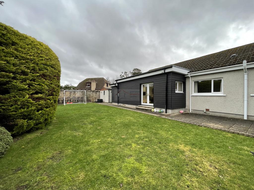Rear garden a.JPG