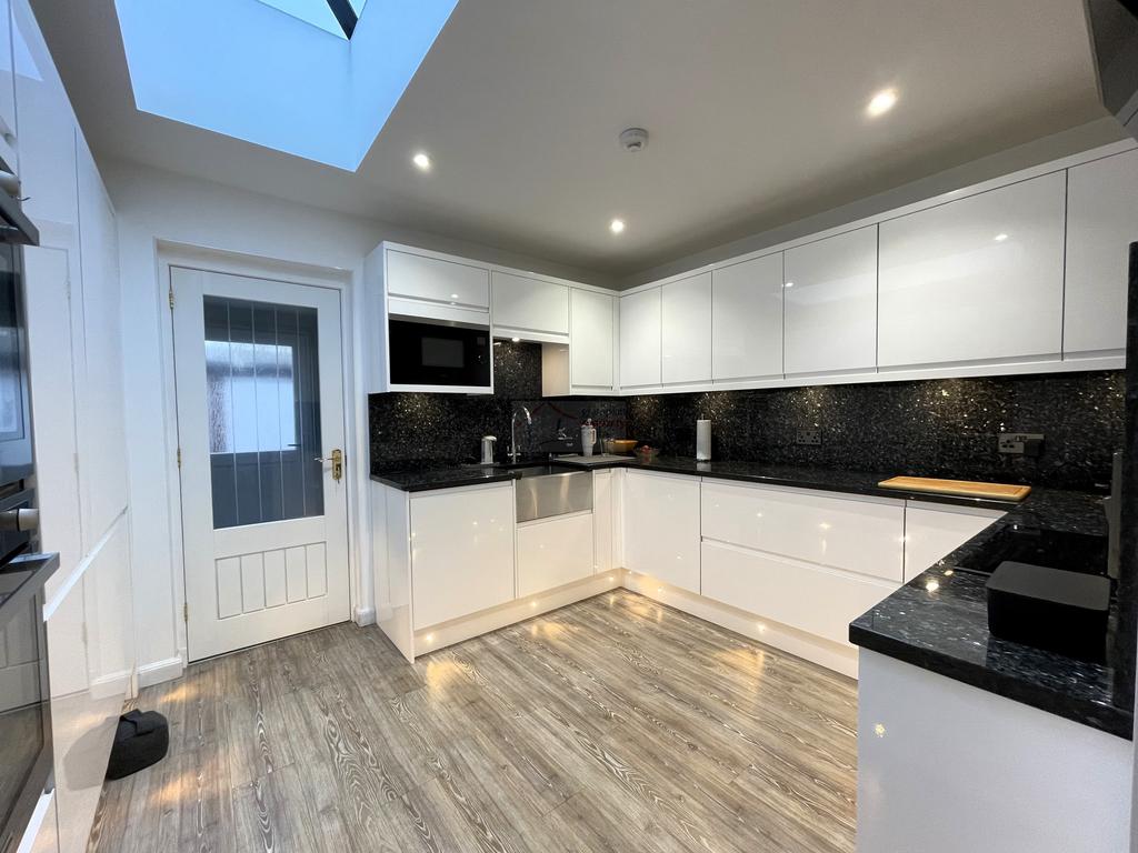 Kitchen a.JPG