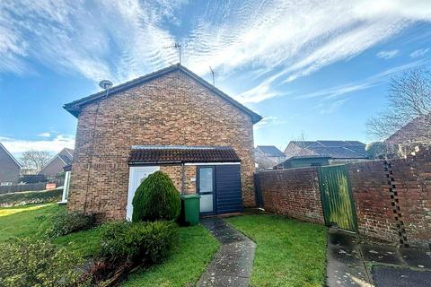 1 bedroom end of terrace house for sale, Mendip Avenue, Eastbourne