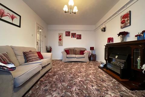 2 bedroom semi-detached bungalow for sale, Harewood Avenue, Scarborough, YO12