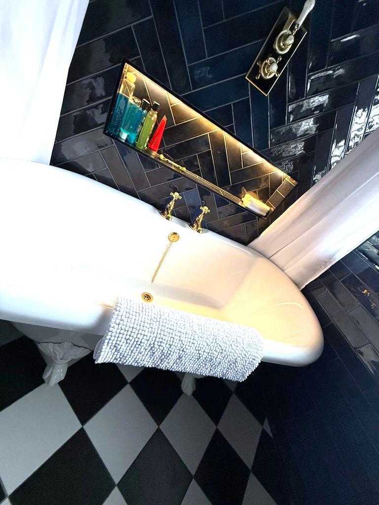 Roll Top Bath