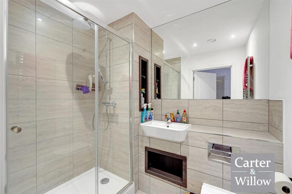 En suite shower