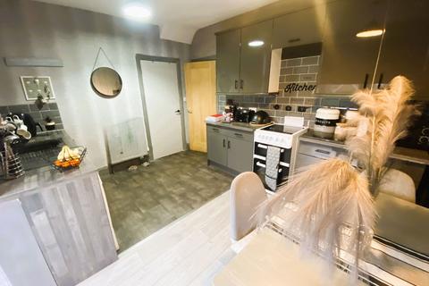3 bedroom townhouse for sale, 719 Middleton Road, Chadderton, Oldham, OL9 9SN