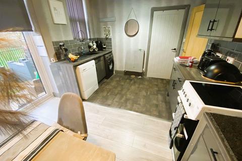 3 bedroom townhouse for sale, 719 Middleton Road, Chadderton, Oldham, OL9 9SN
