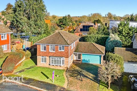 4 bedroom detached house for sale, The Binghams, Maidenhead