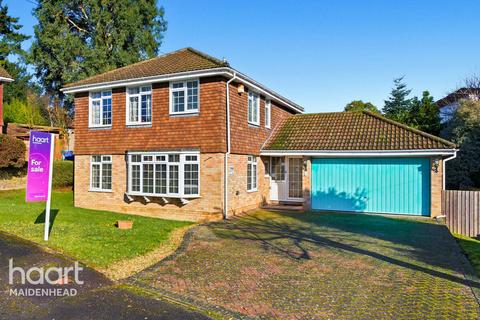 4 bedroom detached house for sale, The Binghams, Maidenhead