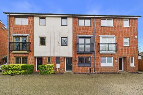 undefined, Delrogue Road, Crawley RH11