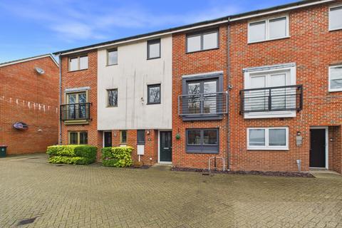 undefined, Delrogue Road, Crawley RH11
