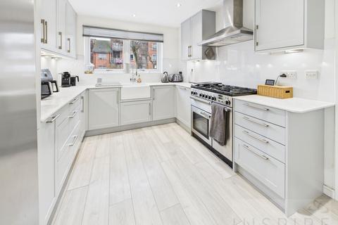 undefined, Delrogue Road, Crawley RH11