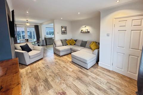3 bedroom semi-detached house for sale, Abbey Way, Doncaster DN7