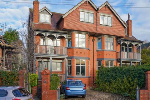 undefined, Wellington Crescent, Old Trafford