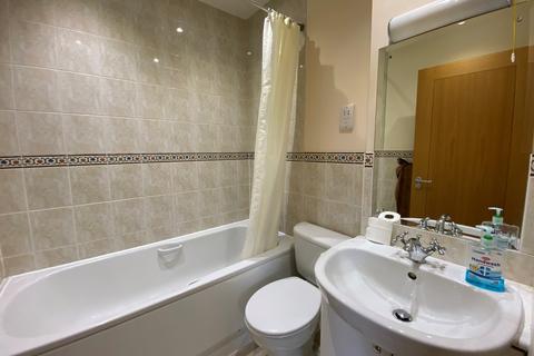 2 bedroom flat to rent, Neptune Court, Gunwharf Quays, Portsmouth, PO1
