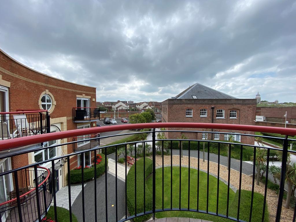 5 Balcony View