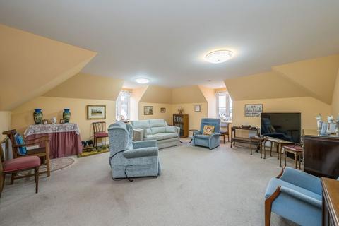 2 bedroom flat for sale, Churchfield Road, Walton-On-Thames KT12