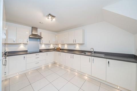 2 bedroom flat for sale, Churchfield Road, Walton-On-Thames KT12