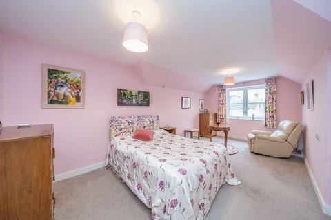 2 bedroom flat for sale, Churchfield Road, Walton-On-Thames KT12