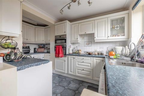 3 bedroom end of terrace house for sale, Stirling Close, Windsor