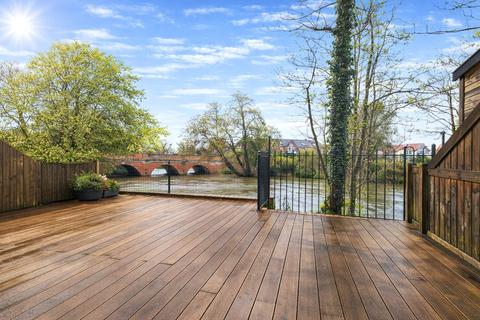 1 bedroom apartment for sale, Flambard Way, Godalming, Surrey, GU7