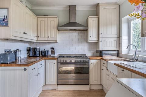 undefined, London Road, Epsom KT17