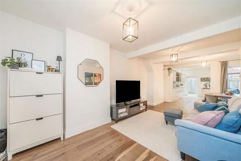 undefined, Latimer Road, Teddington TW11