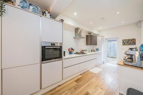undefined, Latimer Road, Teddington TW11