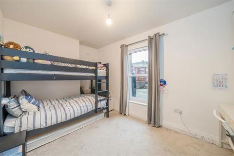 undefined, Latimer Road, Teddington TW11