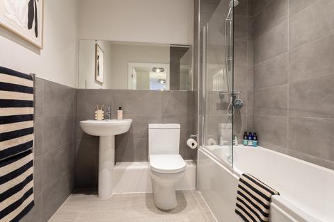 3 bedroom flat to rent, Beecroft Street, Kirkstall, Leeds, LS5