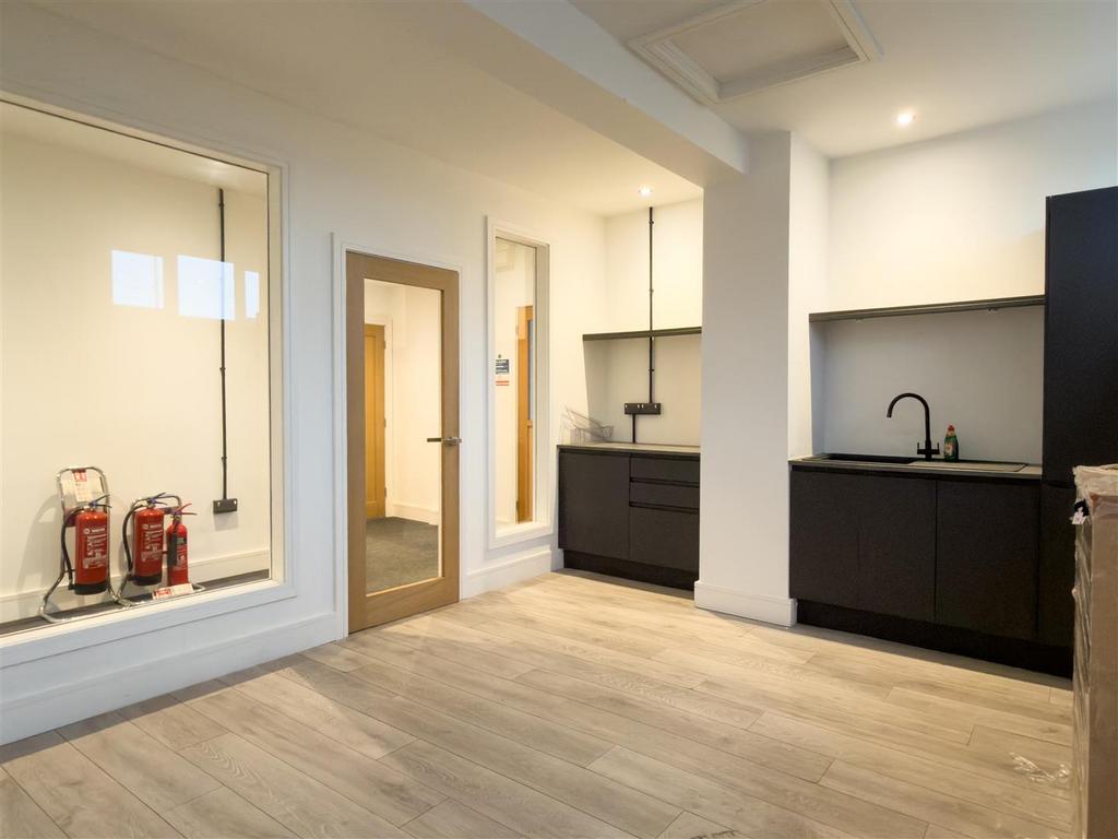 Kitchen/Meerting Room