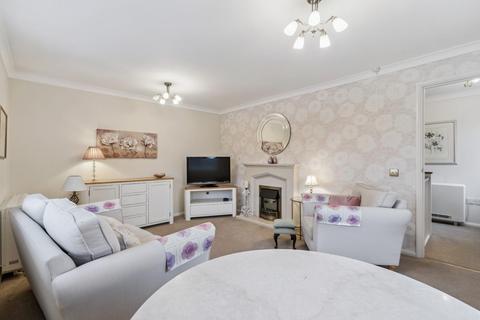 2 bedroom maisonette for sale, Windsor Court, King George V Road, Amersham, Buckinghamshire, HP6 5AN