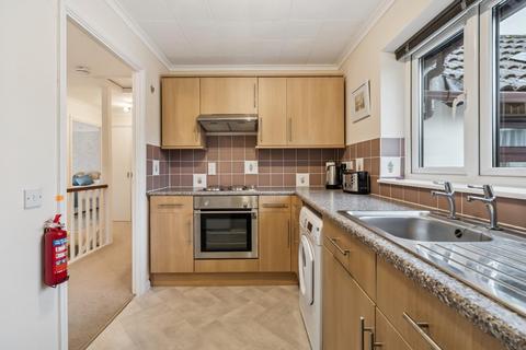 2 bedroom maisonette for sale, Windsor Court, King George V Road, Amersham, Buckinghamshire, HP6 5AN
