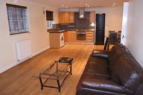 2 bedroom flat to rent, Stretford Road, Manchester M15