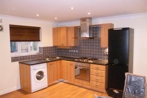 2 bedroom flat to rent, Stretford Road, Manchester M15