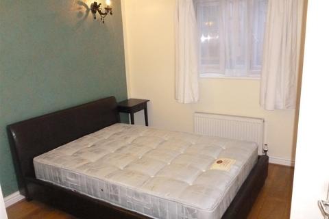 2 bedroom flat to rent, Stretford Road, Manchester M15