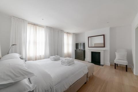 3 bedroom terraced house to rent, London SW10