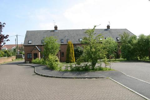 2 bedroom apartment to rent, Poplars Close Stone