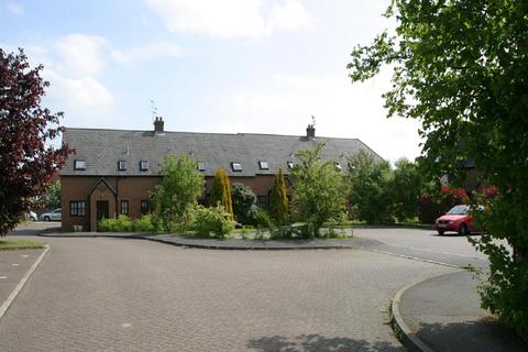 2 bedroom apartment to rent, Poplars Close Stone