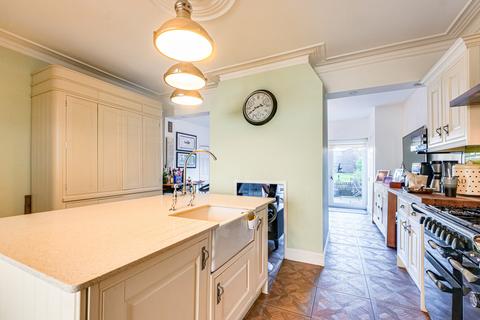 3 bedroom semi-detached house for sale, Recreation Avenue, Leigh-on-sea, SS9
