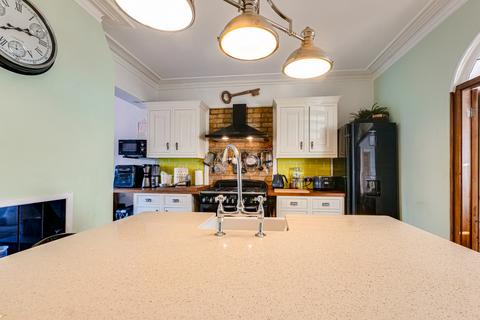 3 bedroom semi-detached house for sale, Recreation Avenue, Leigh-on-sea, SS9